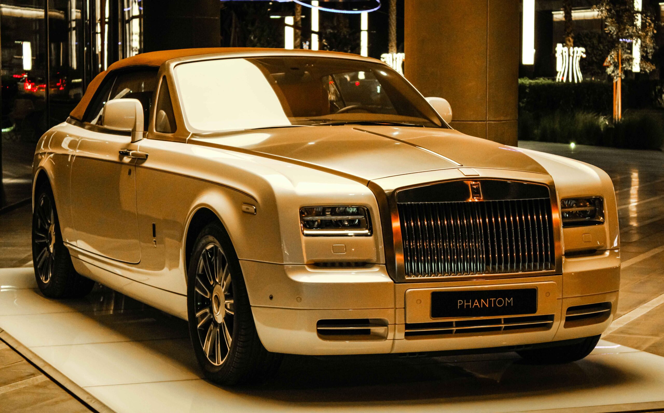 Dubai Luxury Car Rental Prices: Maximizing Value for Business Travelers